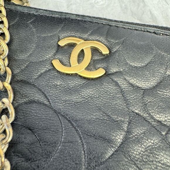 CHANEL Lambskin Camellia Embossed Key Holder Case Black - Picture 9 of 15